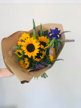 Load image into Gallery viewer, Fresh Flowers - Standard Bunch
